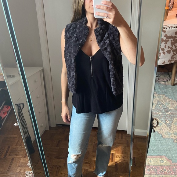 Fuzzy vest - Picture 4 of 6